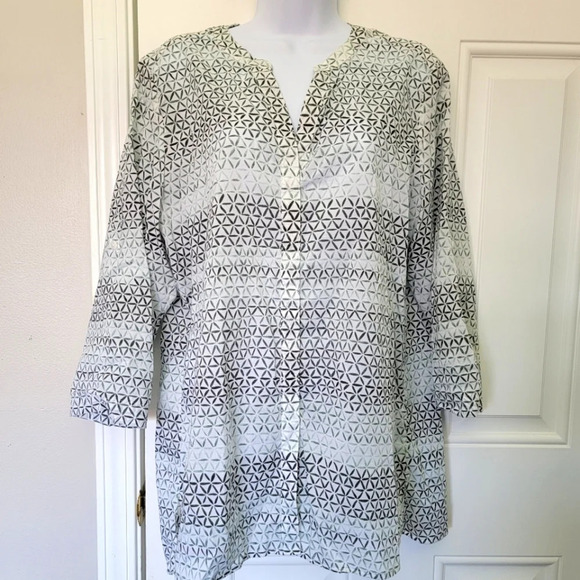 Foxcroft Wrinkle Free Women's Button Down Blouse Green White Geometric Print 14 - Picture 1 of 10